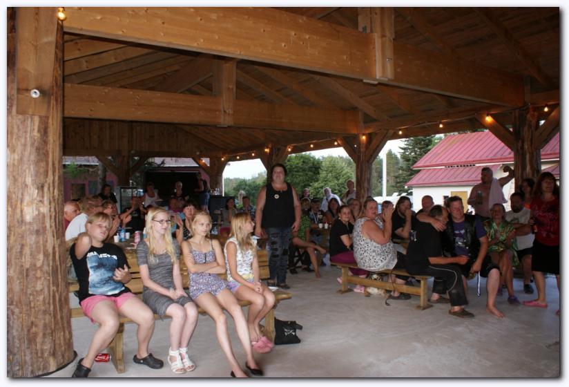 802x537 pixels (70K)